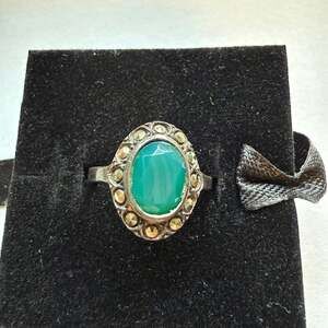 Vintage Art Deco Sterling Silver Chrysoprase Marcasite Cocktail Ring